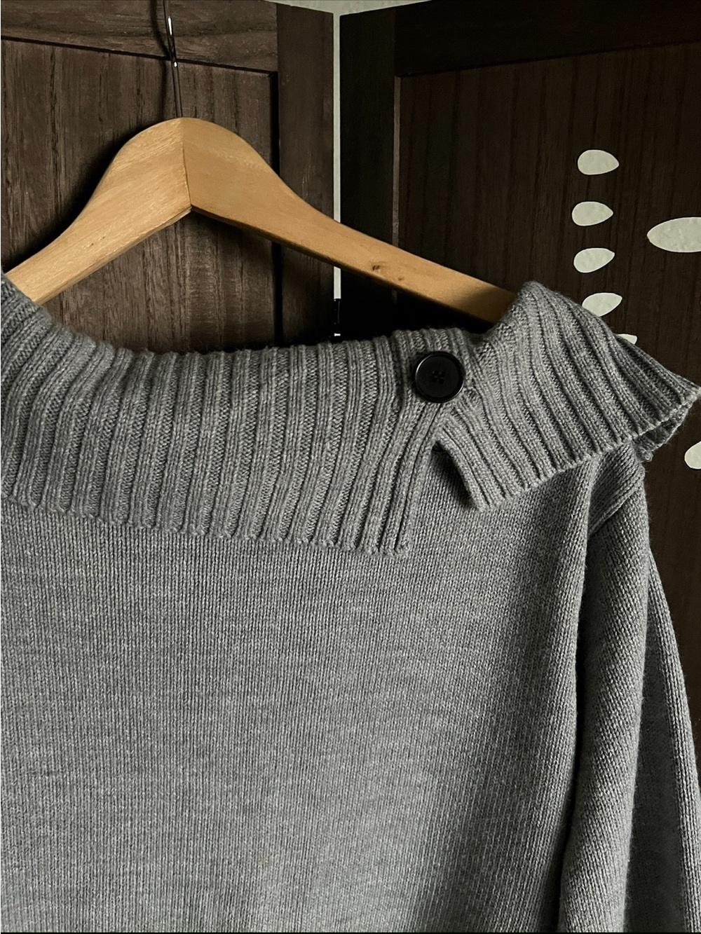 Off-the-Shoulder Ribbed Gray Sweater - Picture 2 of 4